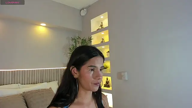 EmmilyCollson online show from October 17, 5:04 pm