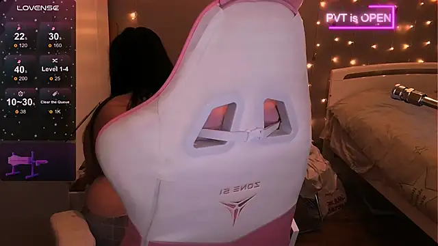 og maddison online show from February 24, 2:04 pm