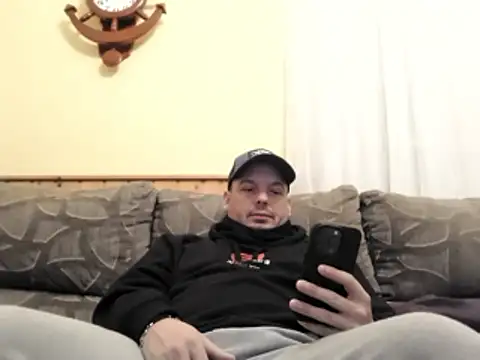 Snapshot of Jose_HotLatino chatting on January 17, 4:33 pm Jose HotLatino online show from January 17, 4:33 pm