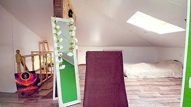 Snapshot of Meowroslava chatting on February 9, 10:52 am Meowroslava online show from February 9, 10:52 am