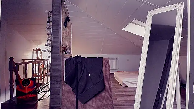 Snapshot of Meowroslava chatting on February 19, 10:11 am Meowroslava online show from February 19, 10:11 am