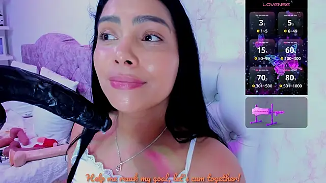 Snapshot of evelinn_belen chatting on June 18, 5:28 pm evelinn belen online show from June 18, 5:28 pm