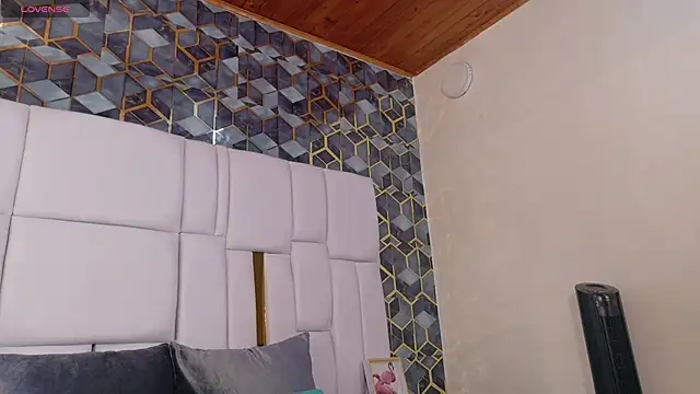 lia mariana online show from November 23, 9:47 pm