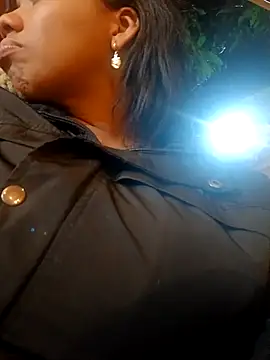 lia mariana online show from April 3, 3:15 am