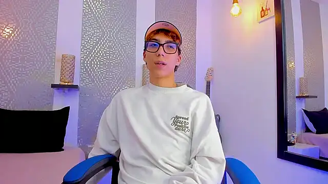 Snapshot of Nikolay_Gregori chatting on January 6, 10:35 am Nikolay Gregori online show from January 6, 10:35 am