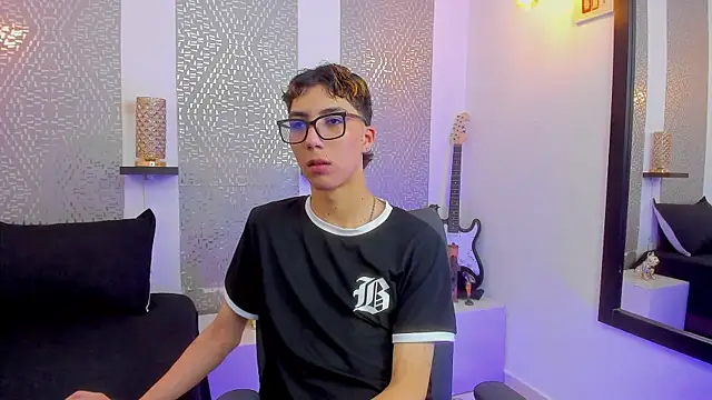 Snapshot of Nikolay_Gregori chatting on January 13, 7:43 am Nikolay Gregori online show from January 13, 7:43 am