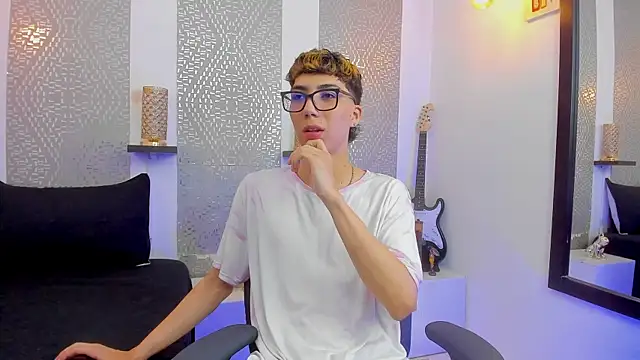 Snapshot of Nikolay_Gregori chatting on January 14, 4:04 am Nikolay Gregori online show from January 14, 4:04 am