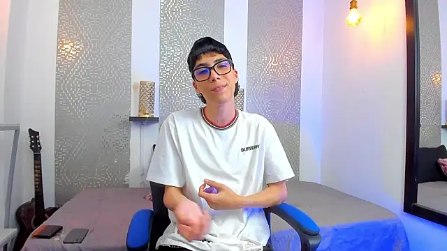 Snapshot of Nikolay_Gregori chatting on February 3, 7:18 am Nikolay Gregori online show from February 3, 7:18 am