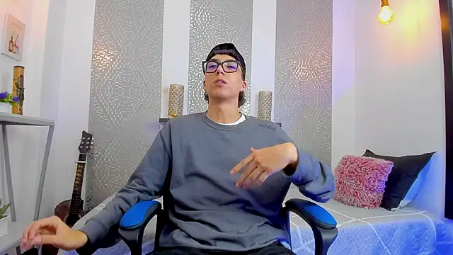 Snapshot of Nikolay_Gregori chatting on February 4, 10:32 am Nikolay Gregori online show from February 4, 10:32 am