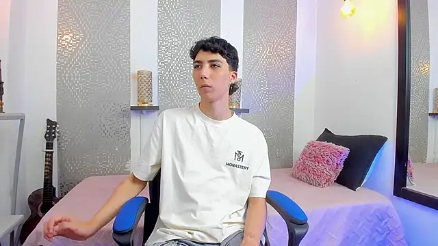 Snapshot of Nikolay_Gregori chatting on February 7, 9:58 am Nikolay Gregori online show from February 7, 9:58 am