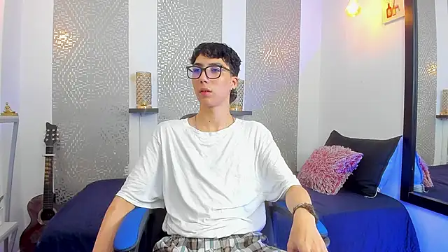 Snapshot of Nikolay_Gregori chatting on February 9, 7:05 am Nikolay Gregori online show from February 9, 7:05 am