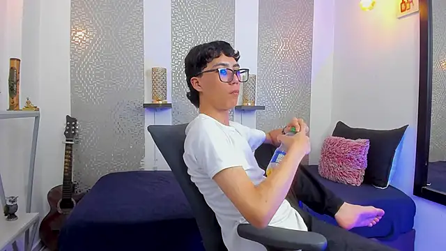 Snapshot of Nikolay_Gregori chatting on February 12, 7:34 am Nikolay Gregori online show from February 12, 7:34 am