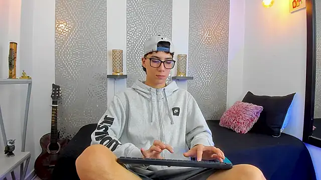 Snapshot of Nikolay_Gregori chatting on February 16, 10:43 am Nikolay Gregori online show from February 16, 10:43 am