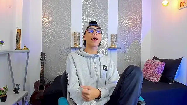 Snapshot of Nikolay_Gregori chatting on February 17, 4:09 am Nikolay Gregori online show from February 17, 4:09 am