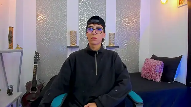 Snapshot of Nikolay_Gregori chatting on February 18, 4:15 am Nikolay Gregori online show from February 18, 4:15 am