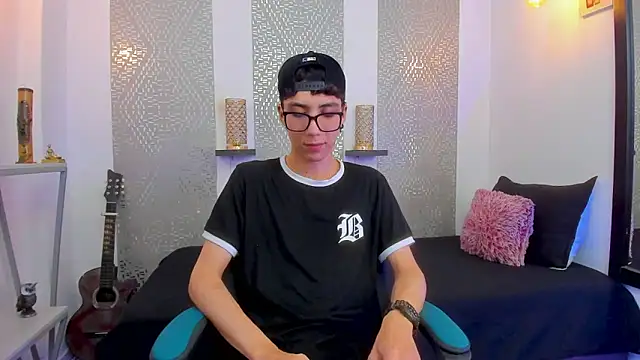 Snapshot of Nikolay_Gregori chatting on February 18, 7:21 am Nikolay Gregori online show from February 18, 7:21 am