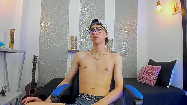 Snapshot of Nikolay_Gregori chatting on February 25, 7:09 am Nikolay Gregori online show from February 25, 7:09 am