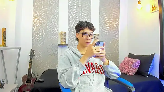 Snapshot of Nikolay_Gregori chatting on February 28, 3:37 am Nikolay Gregori online show from February 28, 3:37 am