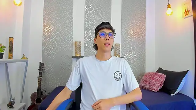 Snapshot of Nikolay_Gregori chatting on March 3, 8:05 am Nikolay Gregori online show from March 3, 8:05 am