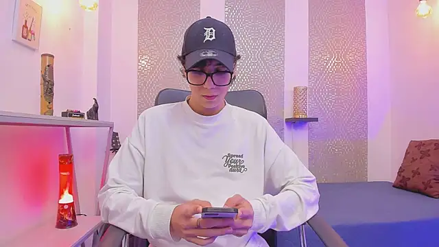 Snapshot of Nikolay_Gregori chatting on October 17, 4:37 am Nikolay Gregori online show from October 17, 4:37 am