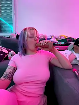 LaskaLeRoomba online show from December 3, 1:53 pm