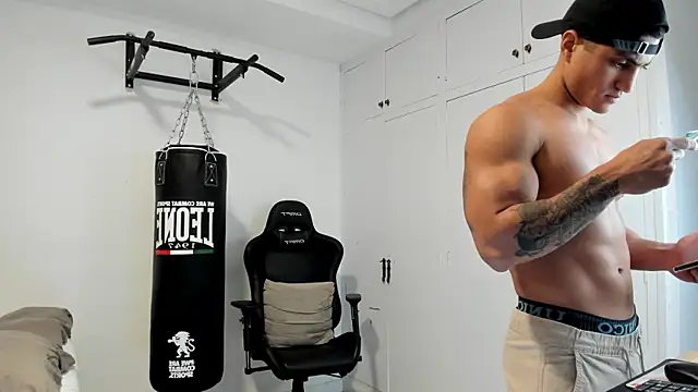 dan01  online show from December 15, 1:37 pm