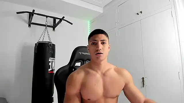 Snapshot of dan01_ chatting on April 8, 6:02 am dan01 online show from April 8, 6:02 am