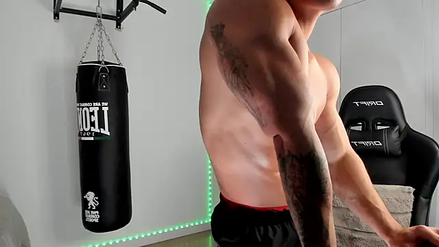 Snapshot of dan01_ chatting on April 16, 8:04 am dan01 online show from April 16, 8:04 am