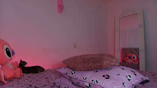 Snapshot of emy_colee chatting on February 20, 9:37 pm emy colee online show from February 20, 9:37 pm