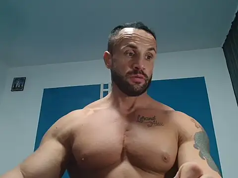 Snapshot of Magnificmuscles89 chatting on December 2, 10:45 pm Magnificmuscles89 online show from December 2, 10:45 pm