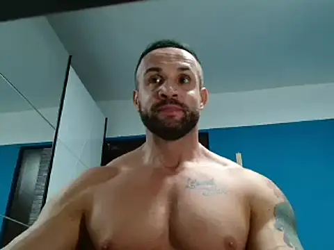 Snapshot of Magnificmuscles89 chatting on January 4, 11:06 pm Magnificmuscles89 online show from January 4, 11:06 pm