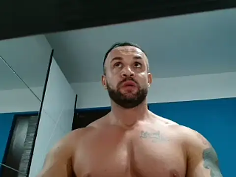 Snapshot of Magnificmuscles89 chatting on January 5, 11:12 pm Magnificmuscles89 online show from January 5, 11:12 pm