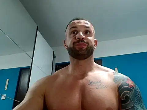 Snapshot of Magnificmuscles89 chatting on February 2, 4:00 pm Magnificmuscles89 online show from February 2, 4:00 pm