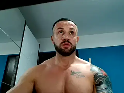Snapshot of Magnificmuscles89 chatting on February 3, 10:21 pm Magnificmuscles89 online show from February 3, 10:21 pm