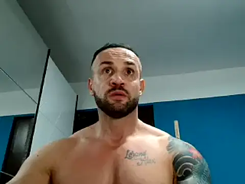 Snapshot of Magnificmuscles89 chatting on February 10, 9:25 pm Magnificmuscles89 online show from February 10, 9:25 pm