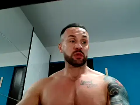 Snapshot of Magnificmuscles89 chatting on February 12, 10:15 pm Magnificmuscles89 online show from February 12, 10:15 pm