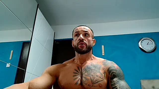 Snapshot of Magnificmuscles89 chatting on September 17, 10:17 am Magnificmuscles89 online show from September 17, 10:17 am