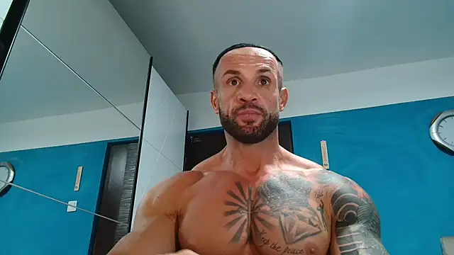 Snapshot of Magnificmuscles89 chatting on September 21, 10:11 pm Magnificmuscles89 online show from September 21, 10:11 pm