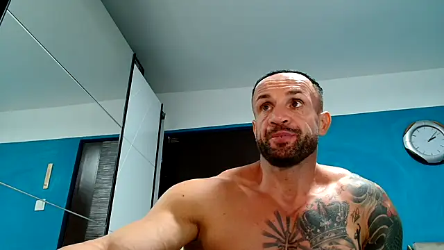 Snapshot of Magnificmuscles89 chatting on September 27, 11:10 pm Magnificmuscles89 online show from September 27, 11:10 pm