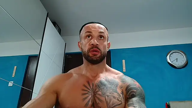Snapshot of Magnificmuscles89 chatting on October 5, 3:43 pm Magnificmuscles89 online show from October 5, 3:43 pm