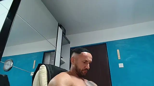 Snapshot of Magnificmuscles89 chatting on October 6, 9:12 pm Magnificmuscles89 online show from October 6, 9:12 pm