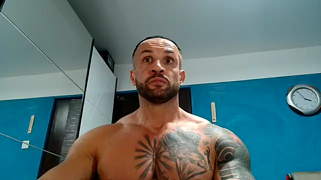 Snapshot of Magnificmuscles89 chatting on October 8, 12:58 pm Magnificmuscles89 online show from October 8, 12:58 pm