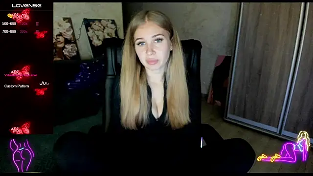 Snapshot of _NigoNika chatting on October 17, 2:52 pm  NigoNika online show from October 17, 2:52 pm