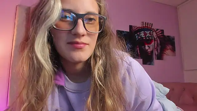 Giia paiige18 online show from December 14, 10:24 am