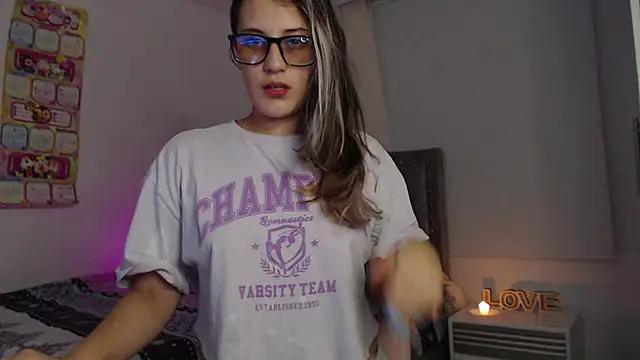 Giia paiige18 online show from March 19, 2:16 am