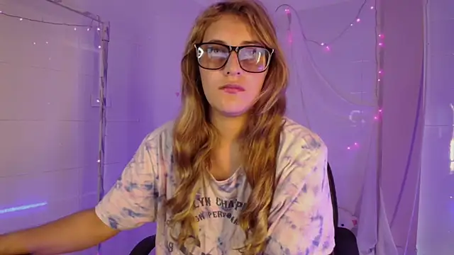 Giia paiige18 online show from November 12, 1:22 pm