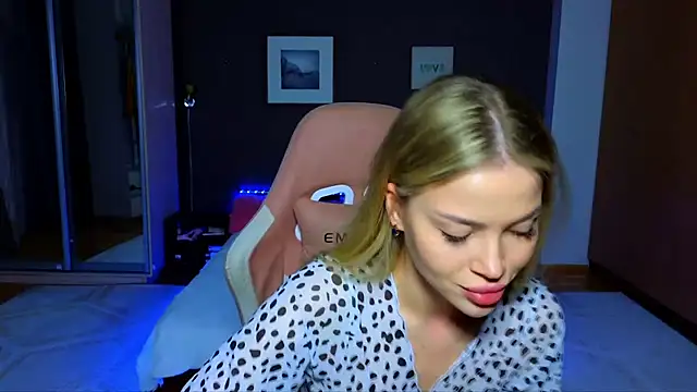 EmmyMills online show from March 17, 9:34 pm