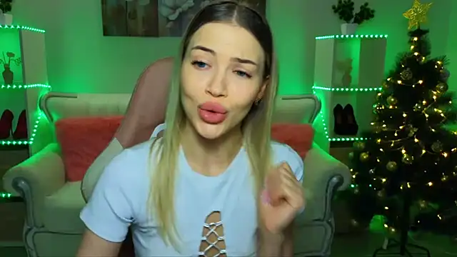 EmmyMills online show from December 21, 10:28 pm