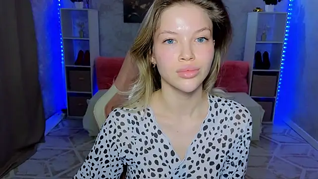 EmmyMills online show from April 5, 8:39 pm