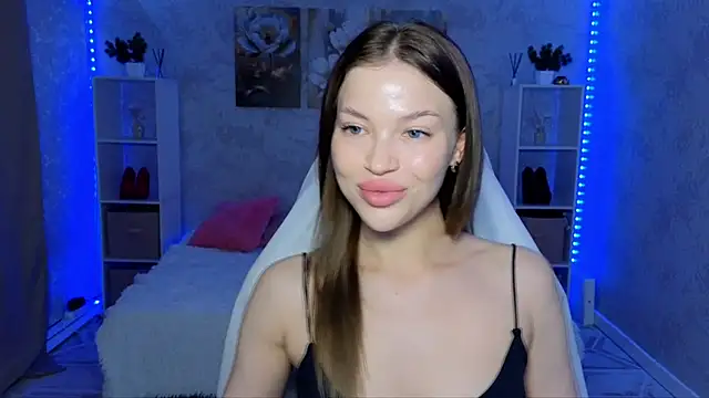Snapshot of EmmyMills chatting on June 14, 3:58 pm EmmyMills online show from June 14, 3:58 pm